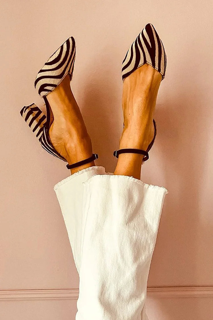 Selene – Décolleté Zebra Couture
