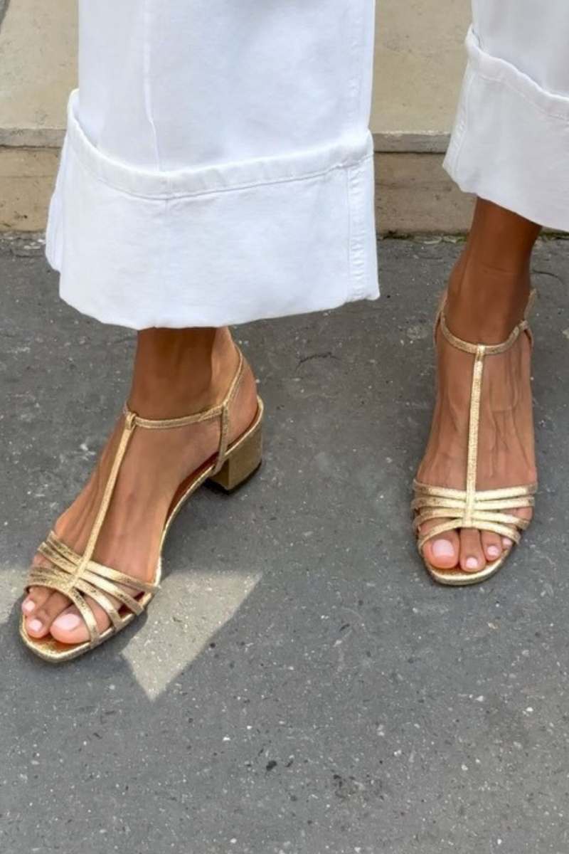 Allegra – Sandalias Doradas Elegancia Diaria