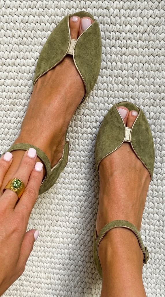 Olivia – Sandalias Verde Salvia Elegante