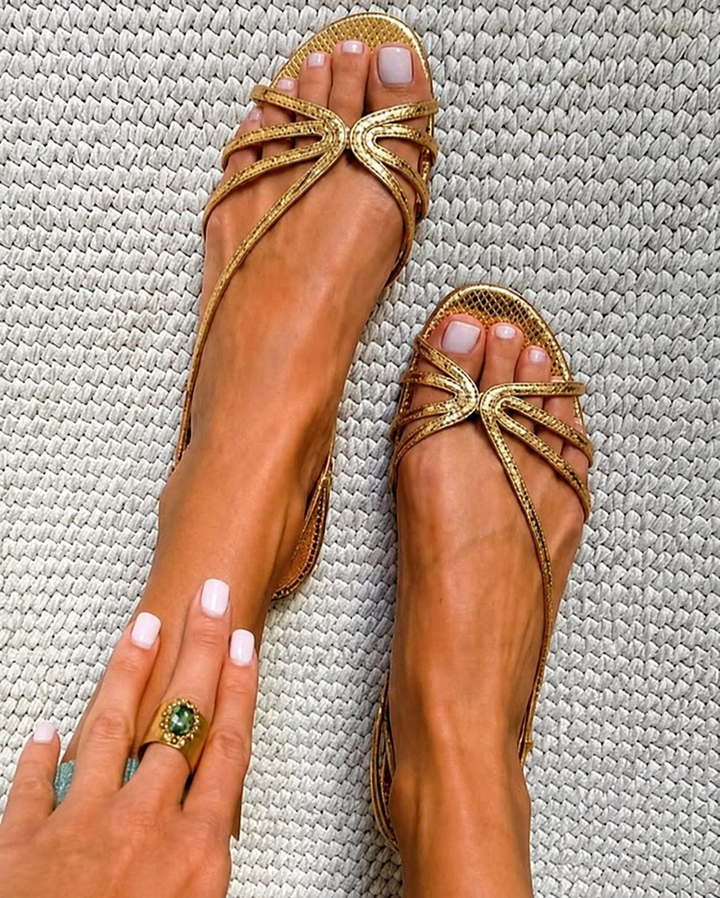 Lola – Sandalias Doradas Esencia Veraniega