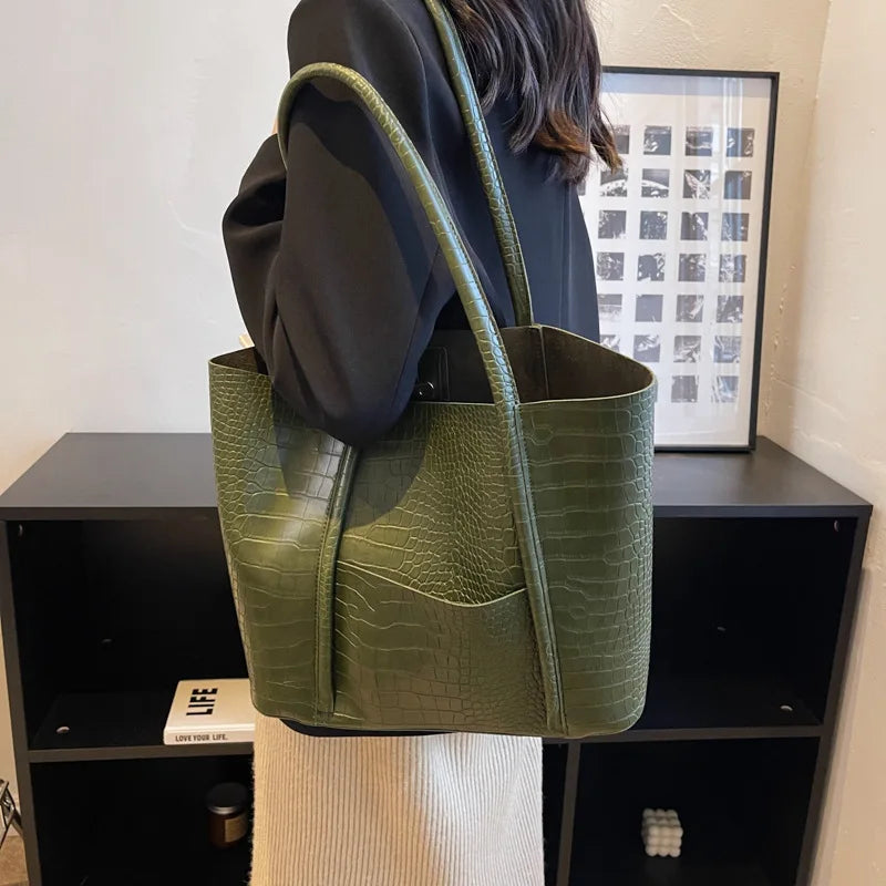Christina™ | Bolsa de hombro refinada